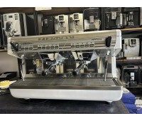 Профессиональная кофемашина для баров и кафе Nuova Simonelli Appia II 2GR