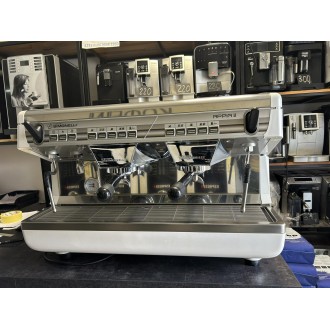 Професійна кавоварка для барів і кафе Nuova Simonelli Appia II 2GR