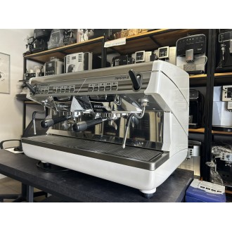 Профессиональная кофемашина для баров и кафе Nuova Simonelli Appia II 2GR